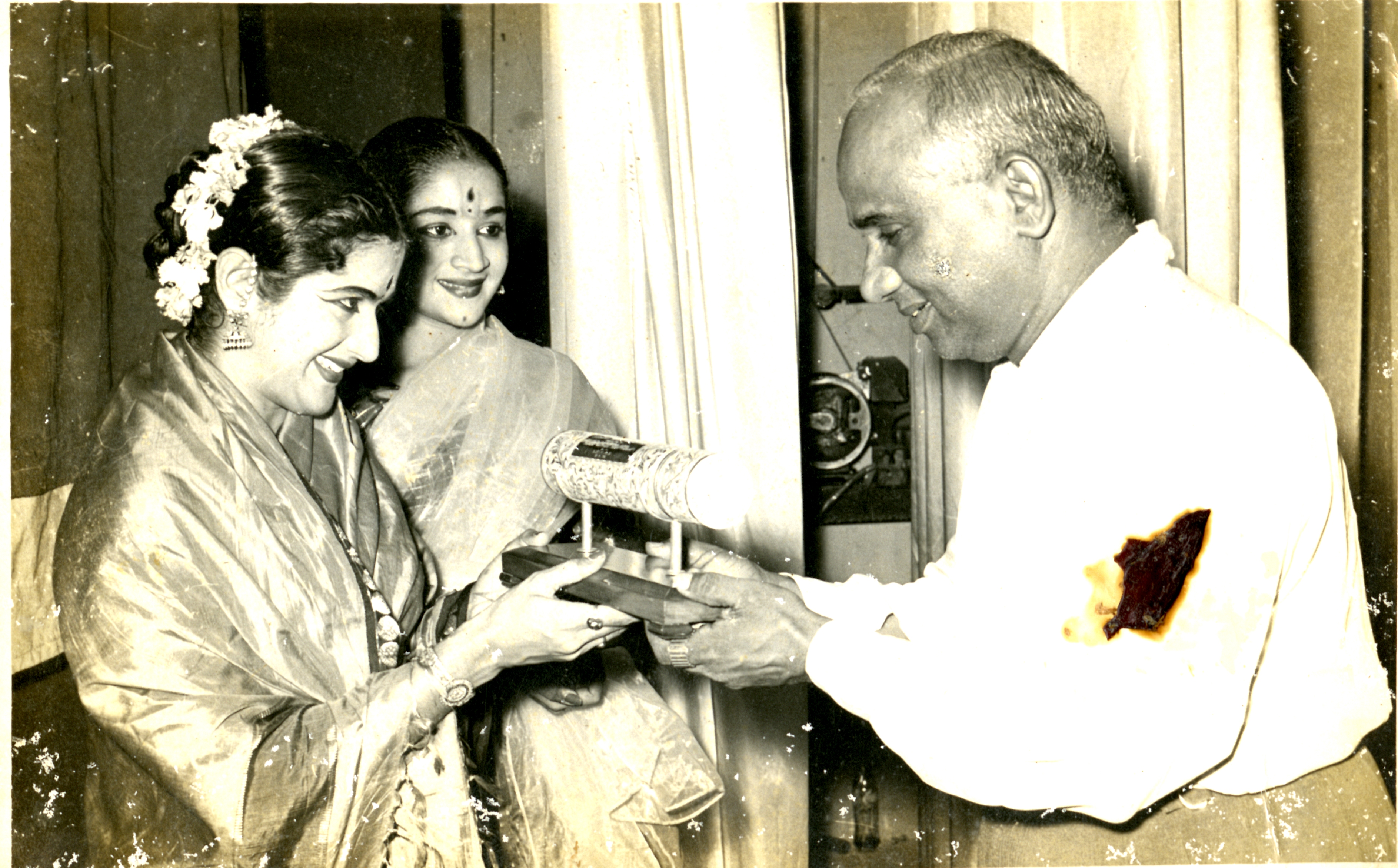 கார்த்00011